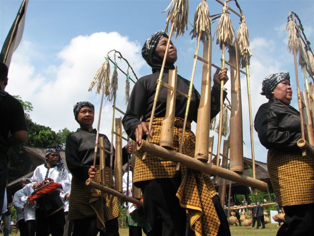 alat musik banten